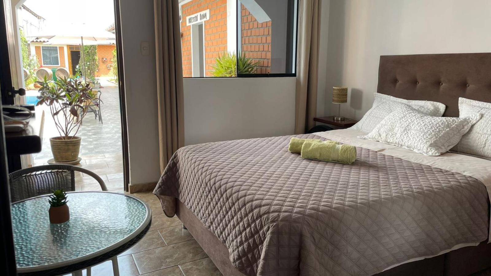 Huacachina Desert House Hotel 2*
